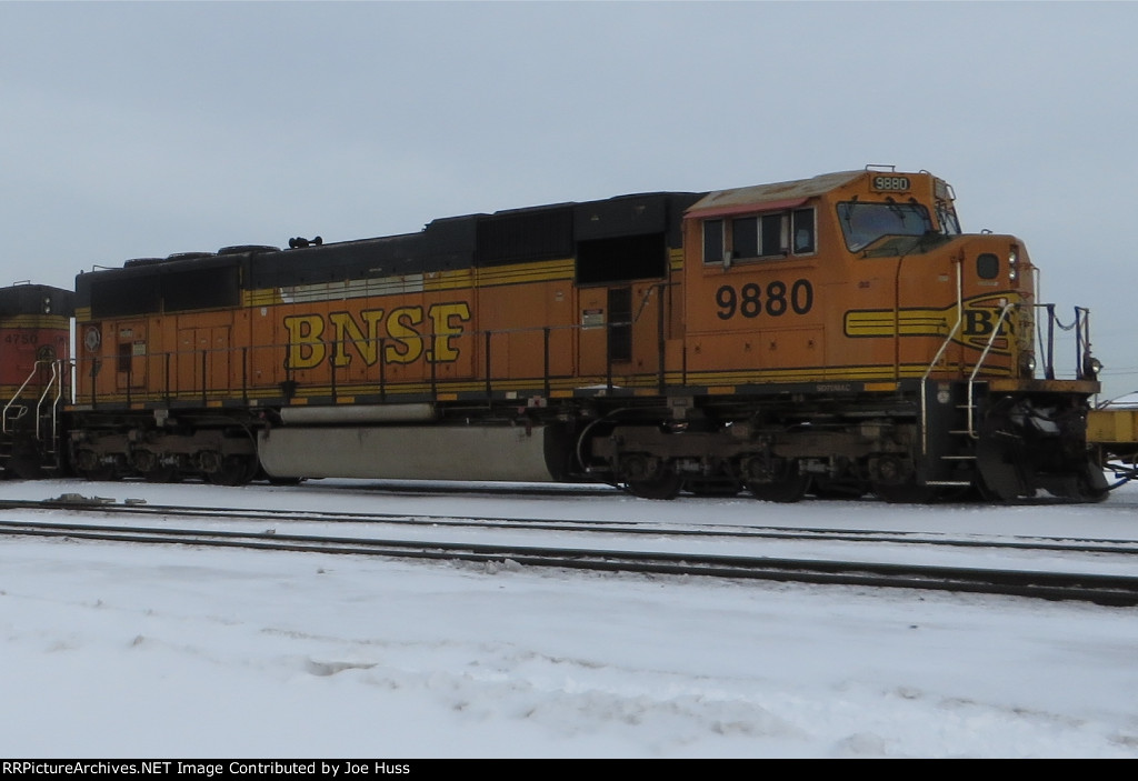 BNSF 9880